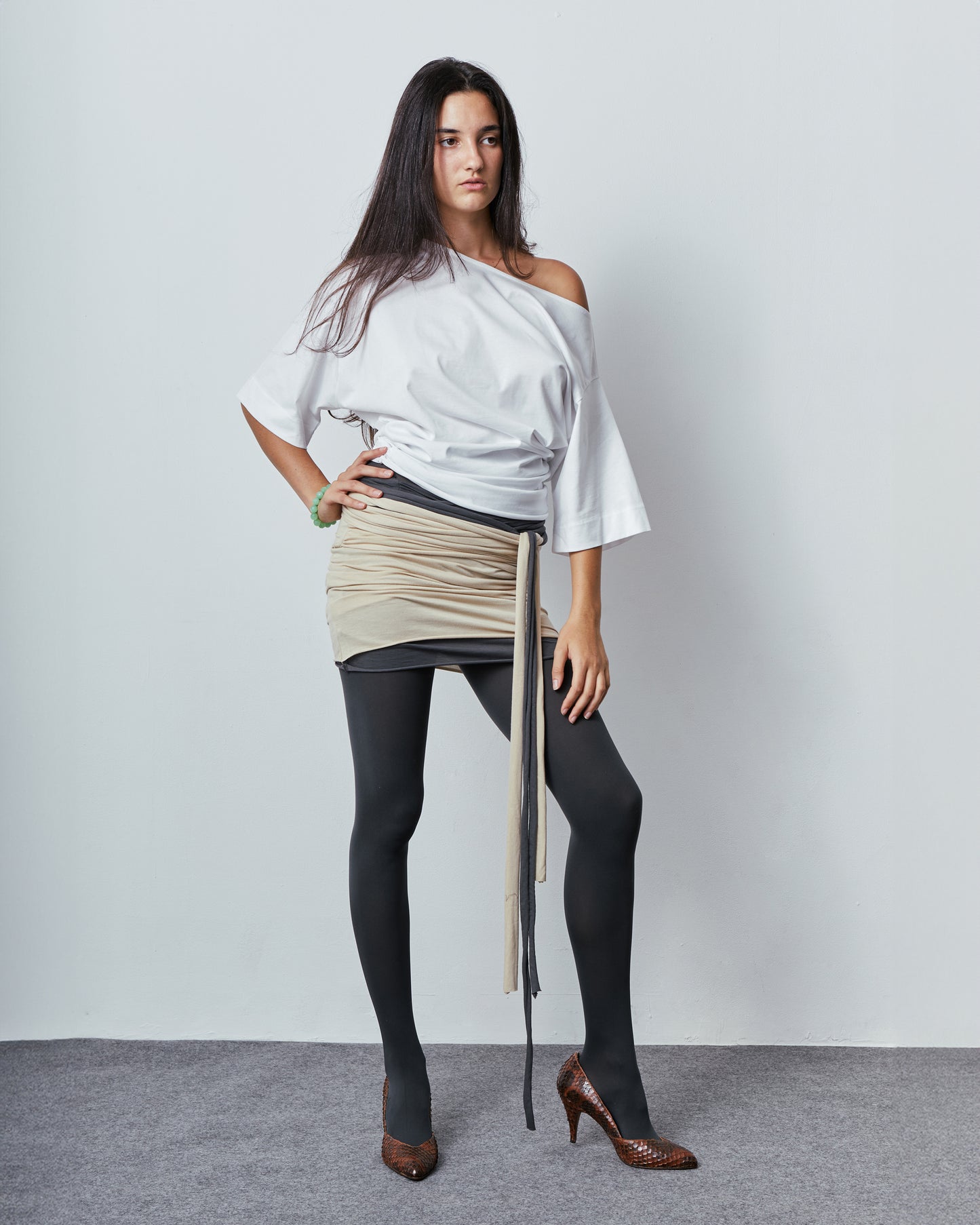 A - SYMMETRIC T \ White