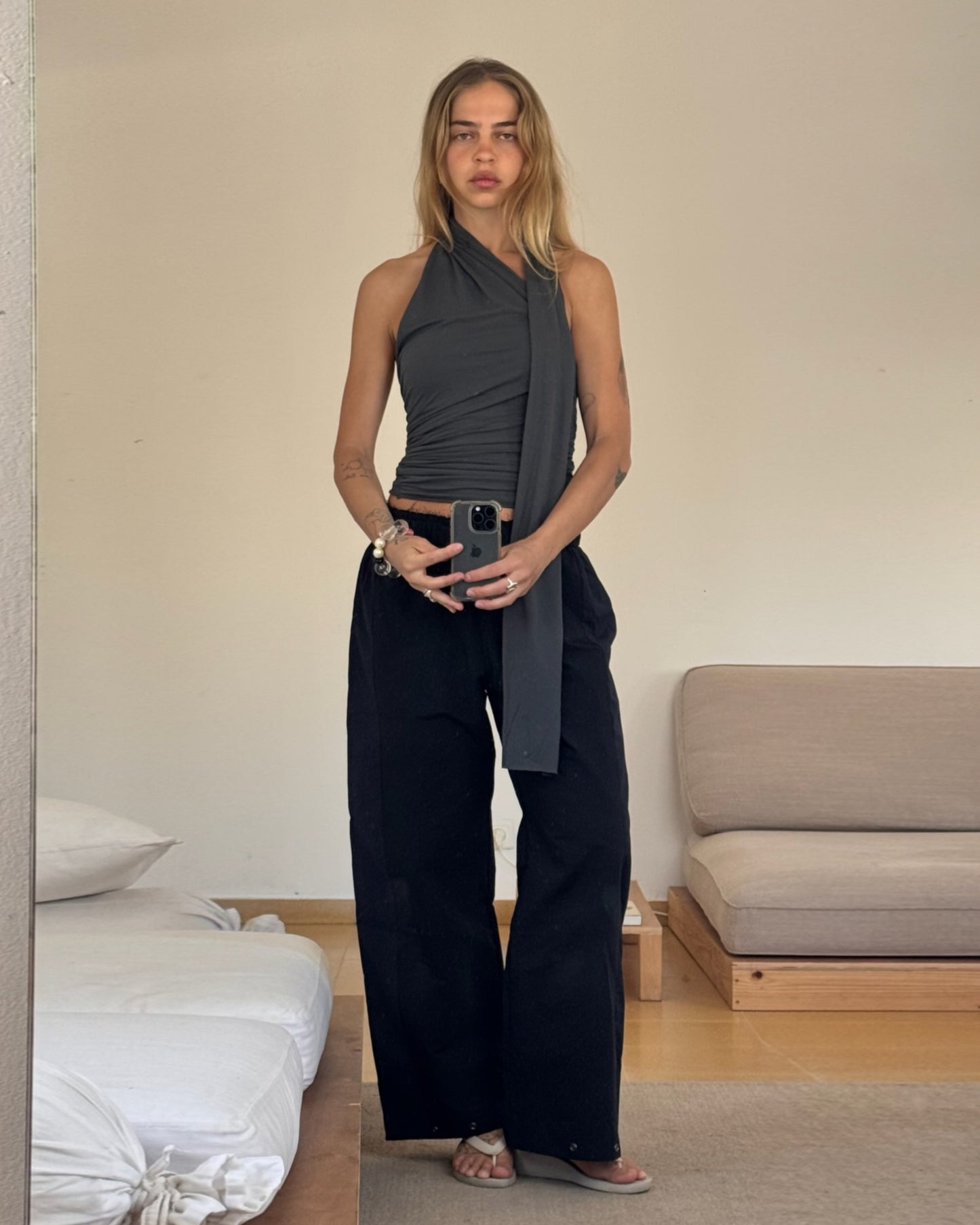 STATUE TOP \ Charcoal