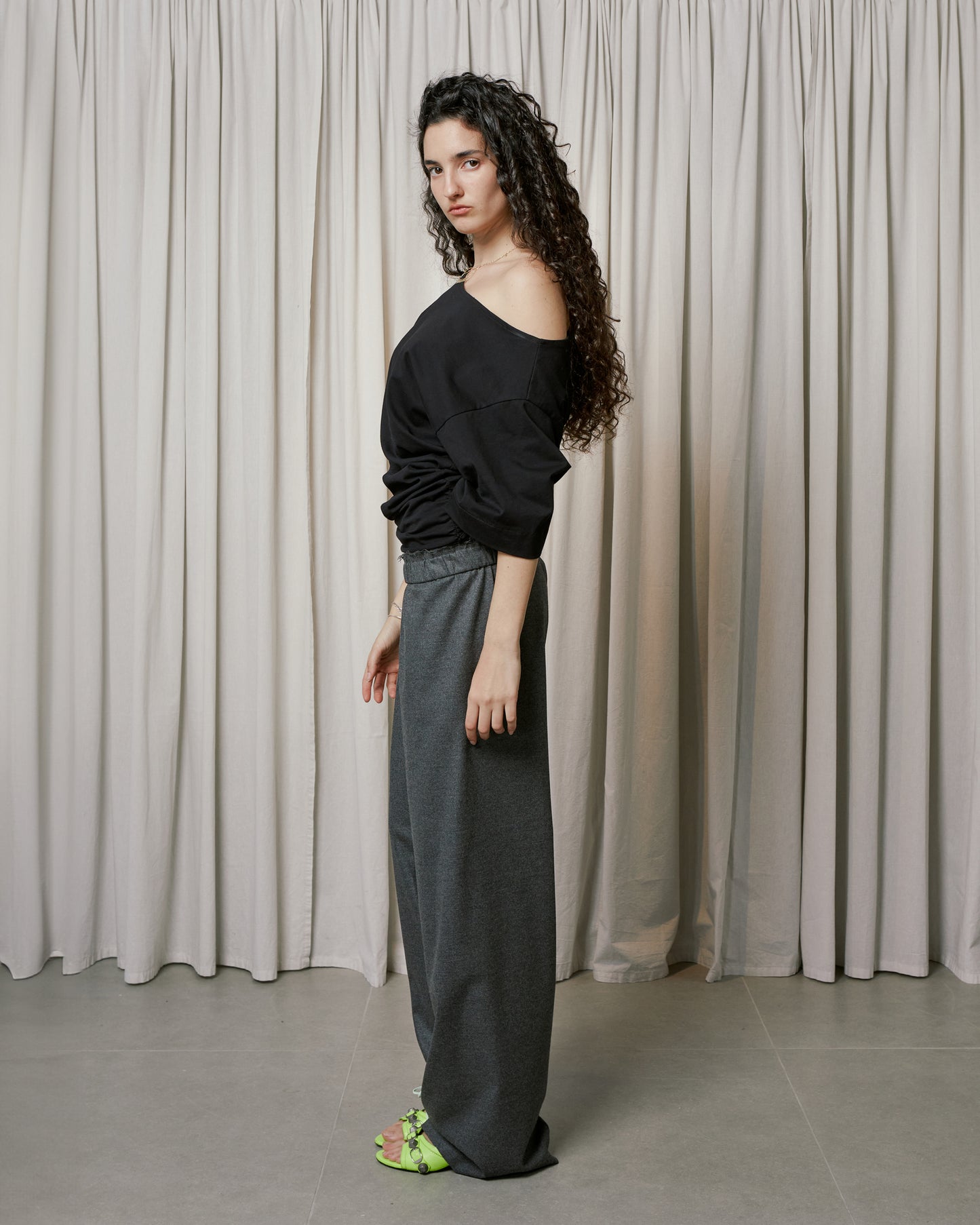 A - SYMMETRIC T \ Black