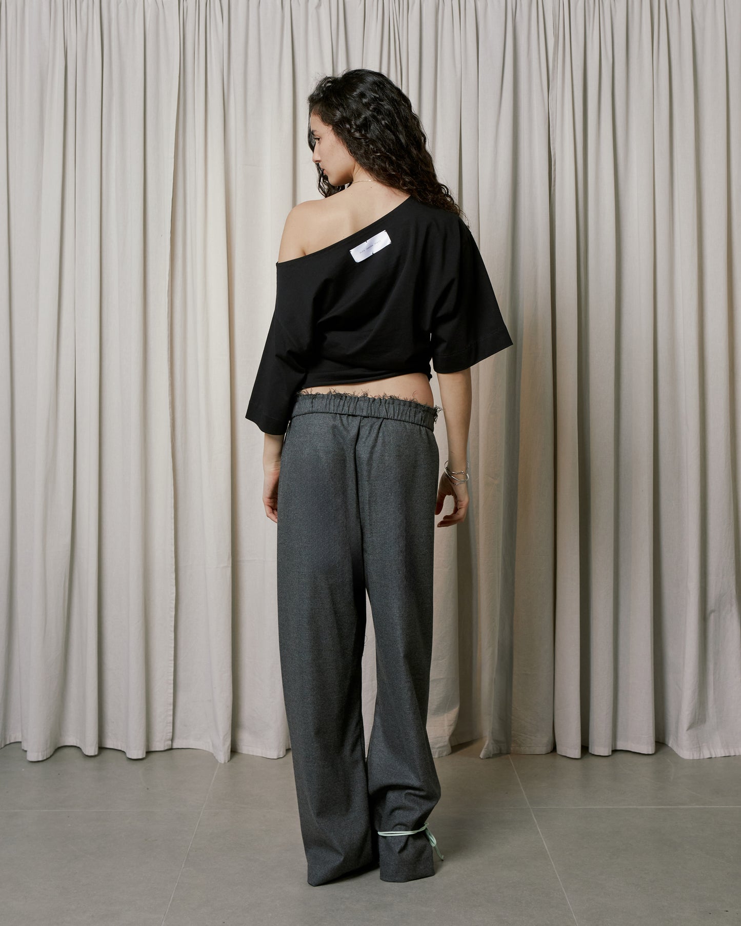 A - SYMMETRIC T \ Black