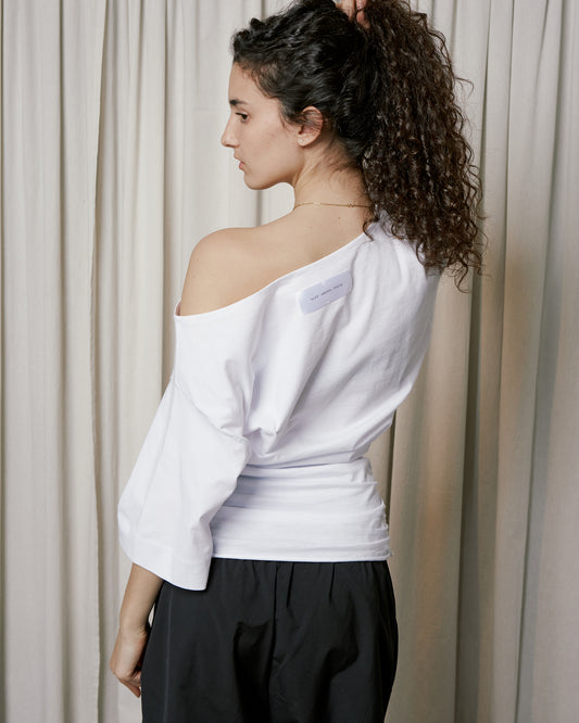 A - SYMMETRIC T \ White