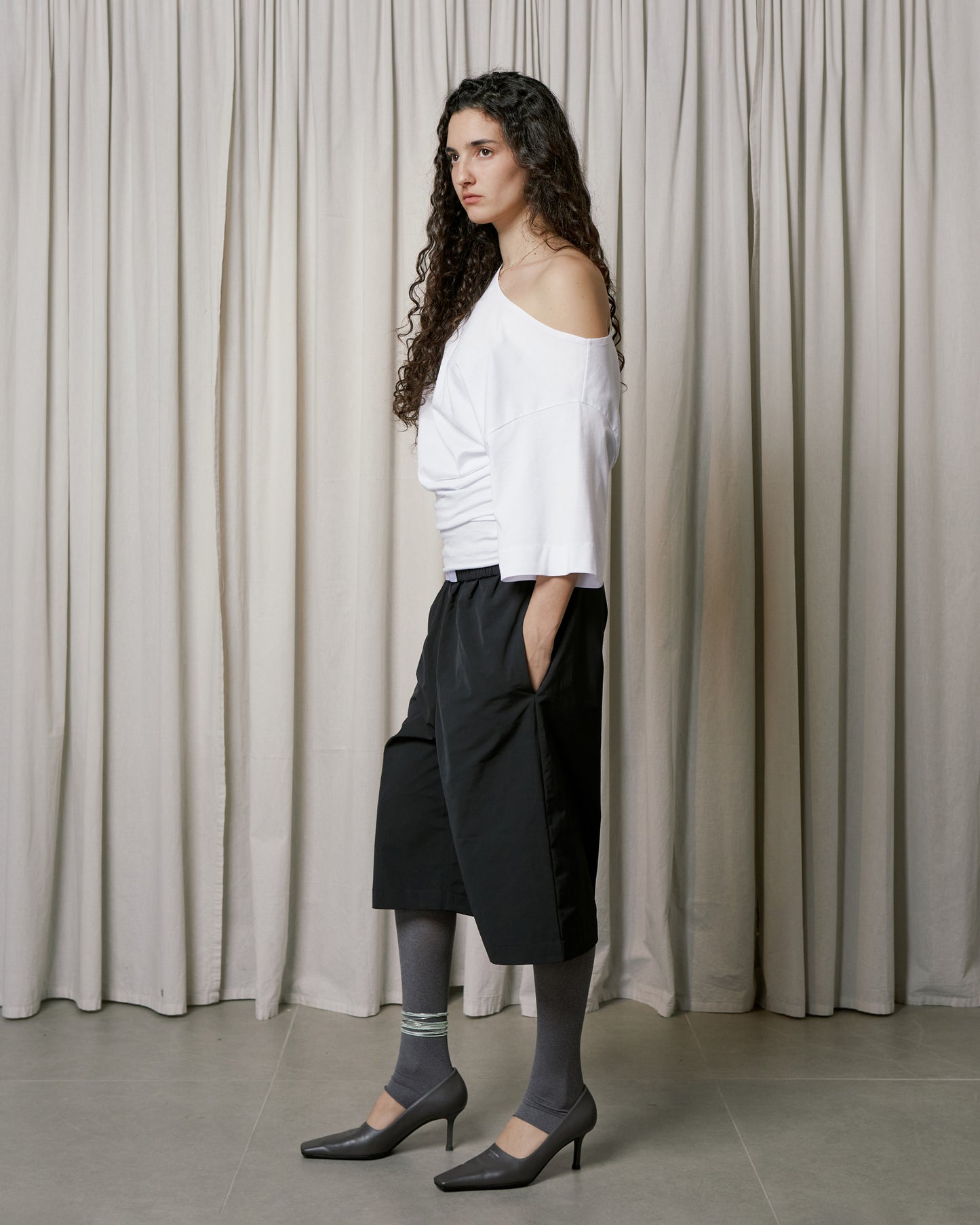 A - SYMMETRIC T \ White