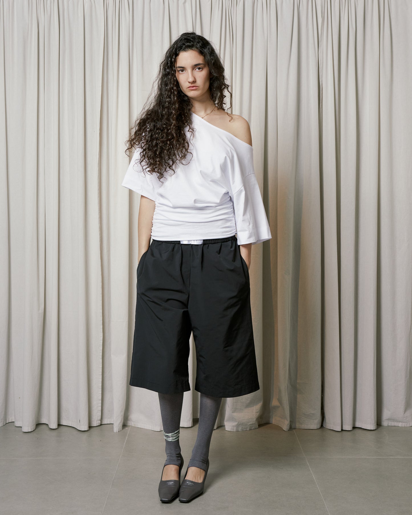 A - SYMMETRIC T \ White