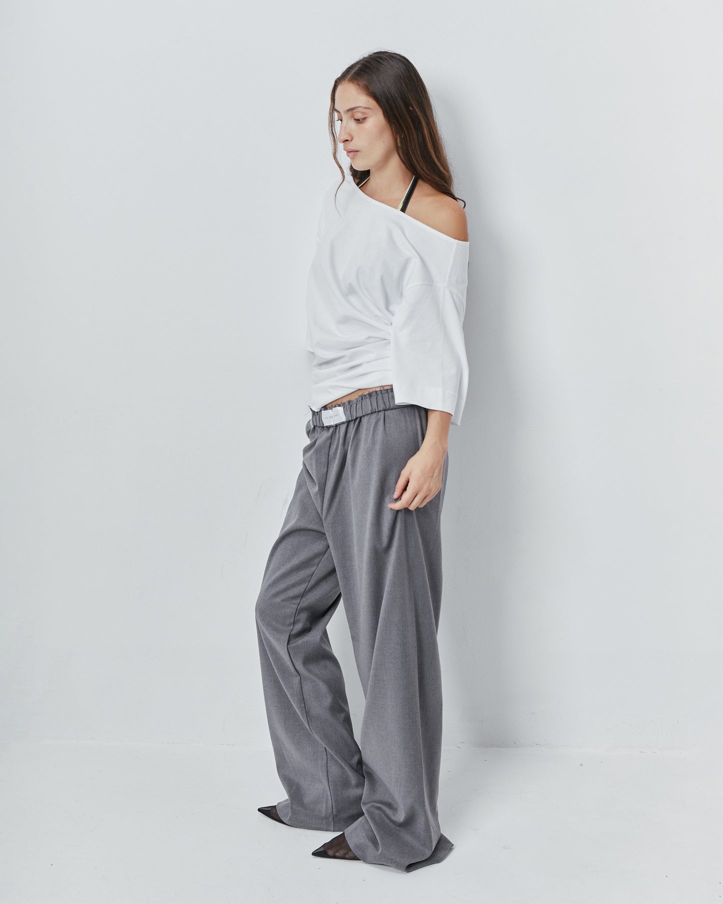 A - SYMMETRIC T \ White